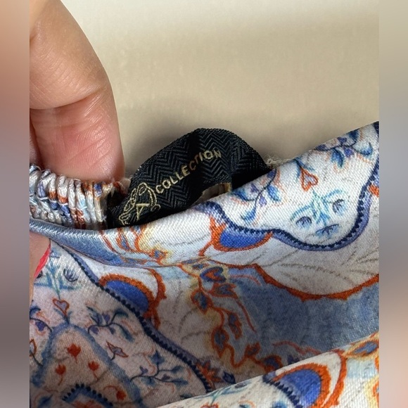 A COLLECTION White Blouse with Colorful Floral Design size m - Picture 7 of 16